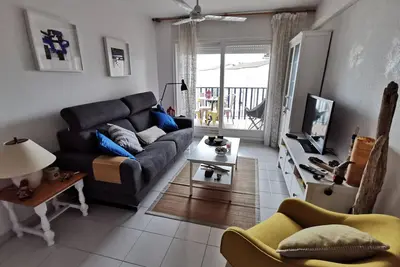 Image de Appartement 2 chambres avec terrasse, clim et Wifi, à 250m de la plage!