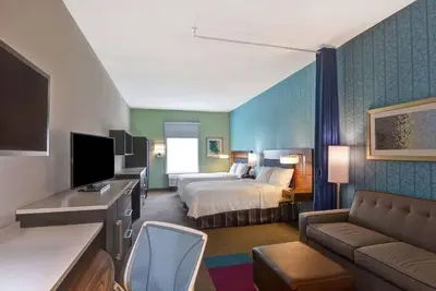 Image de 3 Affordable Units! Onsite Pool, Breakfast, Minutes to Five Flags Speedway