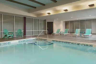 Image de Urban Oasis! Free Breakfast and Parking, Pets Allowed, Onsite Pool!