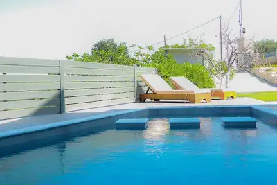 Image de Cozy semidetached house with private pool!