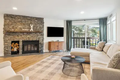 Elegant 3br with Fireplace & Shuttle to Slopes