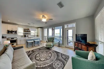 Image de Destiny Beach Villas 23 A & B | Close to Beach & Pool!