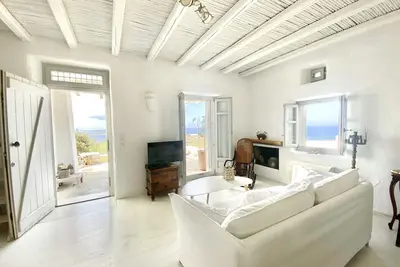 Petro's Villa Sarakiniko