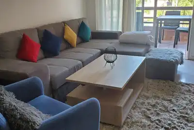 Image de Neuf et propre joli 2 ch salon et vue sur piscine netflix/iptv/Fibre équipée