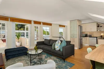 Image de Stylish Retreat in Gardens | Table Mountain Views