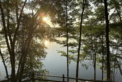 Cozy Retreat: Unwind in a cozy cabin on the shores of Kentuck Lake