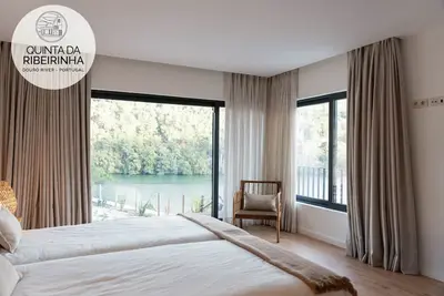 Image de Modern house near waterfall with fluvial beach and amazing view over Douro river