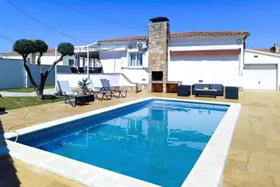 Image de Villa Avet *Piscine Privée* Grande Terrasse, Clim Gratuite, Wifi, Draps/Serviettes