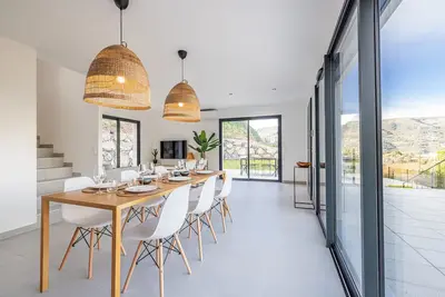 Villa Riviera - Nouveauté entre mer et montagnes