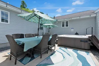 Image de Close to the beach 1bdr with large, private fenced in yard