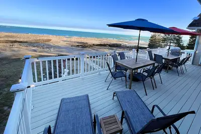 Image de New Listing. Family-friendly home, private sandy beach on Lake Michigan!