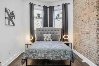 3 beds, Yard, Free Parking&Wine. Close to Everything!