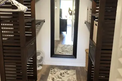 Image de 2/2 Condo, Villa style, end unit, 1st floor. Near Smh, Island, Beaches downtown