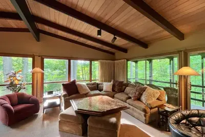 Image de Iconic Mid-Mod West Akron Home  Amazing Location!