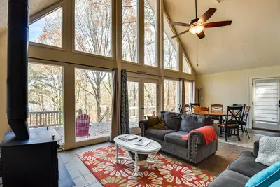 Image de Buckhead Home w/ On-Site Lake Oconee Access!