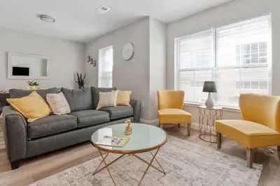 ★Lux 1 Br Apt Great Location★Parking Available