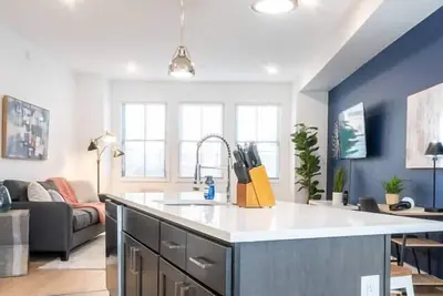 Sleek! 1br King! 30 min to Nyc