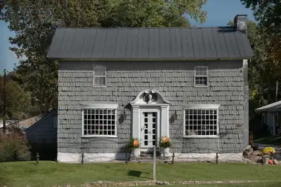 Image de Historic home across the street from the Ozark Mill and Finley Farms property