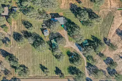 Image de Wine Country Compound - Former Winery - Sleeps 21 - Pet Friendly