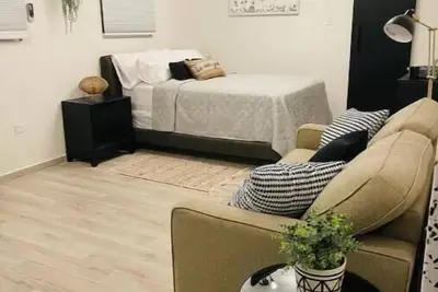 Image de Modern Spacious studio 5 min to airport & beach.