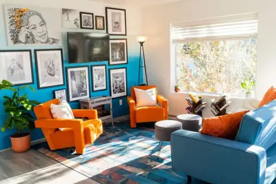 Image de Charming/Artistic Home, Walk to Trails & Dining! Patio Views, Yard, Family