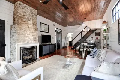 Image de Renovated 2 Bedroom Home - Ashley Ave - Downtown!