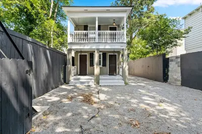 Image de Rutledge Ave - Renovated 2 Bed Home - Downtown!