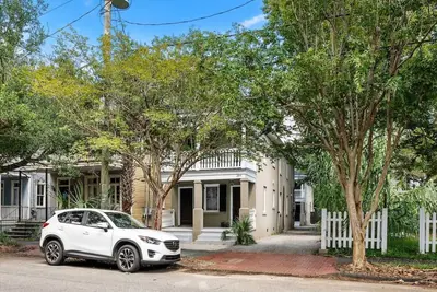 Image de Rutledge Ave - Renovated 2 Bed Home - Downtown!