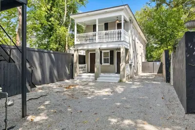 Image de Rutledge Ave - Renovated 2 Bed Home - Downtown!