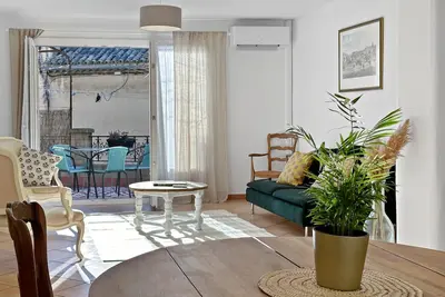 Image de Maison Alena | Place centrale Lourmarin