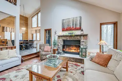 Image de Eco-Friendly Poconos Cabin w\/ Ev Charger!