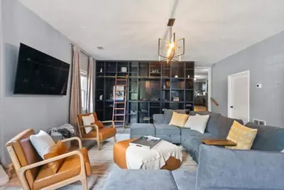 Image de 2 En-Suites on Main - Fire Pit, Games, Pets Ok