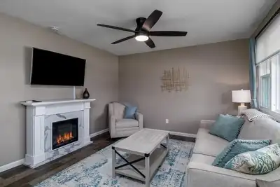 Image de 1 Mile to Lake, Clean, Private Yard, Fireplace, Memory Foam, Parking, Netflix
