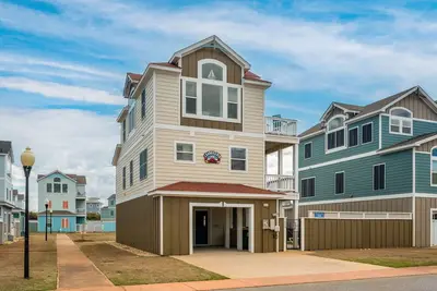 Image de Crabby Crib: Hot Tub, Pet Friendly, Community Pool, Foosball Table, Close to Beach!