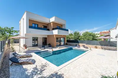 Image de Maison confortable de 4 chambres à.