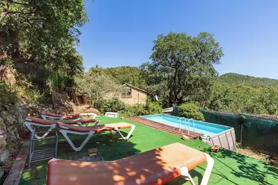 Image de La Villa Du Broussan avec vue sur les montagnes, piscine privée et Wi-Fi