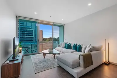 Image de Pristine 2-Bed by Albert Park with Pool & Gym