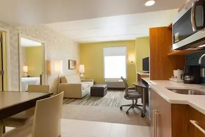 Image de Modern Retreat: Pets Allowed, Onsite Pool. Close to Six Mile Waterworks!