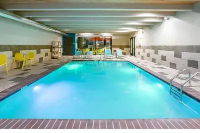 Image de 4 Convenient Units Near Spring River Zoo. Indoor Pool, Free Breakfast!