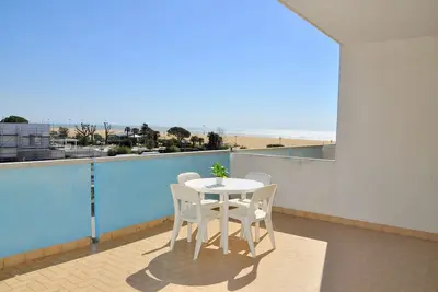 Image de Lovely Beachfront 1 Bedroom Apartment - Beahost