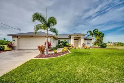 Image de A spacious 4-bedroom retreat in sunny Cape Coral.