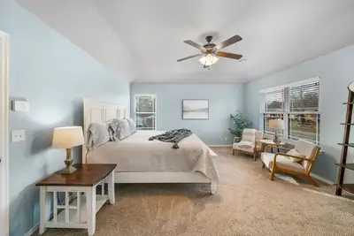 Image de 4bdrm (6 beds) 3 ba home 1 block from Tulsa University