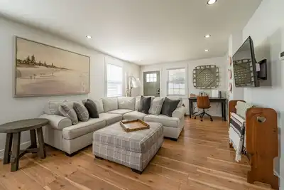 Image de Luxury Farmhouse steps from Main Street in the Town of Luray! Pet-Friendly!