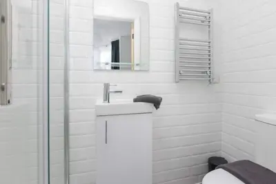 Image de The Western Room 4-Room Only-Sleeps 5