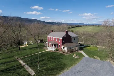 Image de Book Now! Secluded 9 acres~Dogs Ok~Game Rm~Hot Tub~Great Views~Outdoor Play