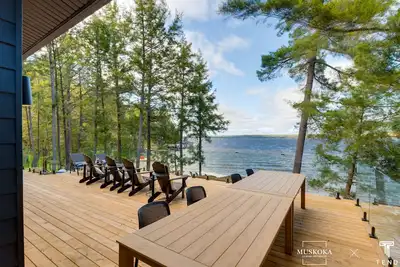 Image de Magnificent property, with private, gentle surroundings on Lake Rosseau.