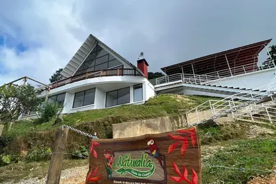 Image de Casa Campo ubicada en la Sierra Nevada de Santa Marta con vista al mar