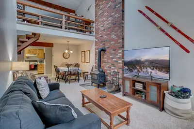 Image de Cozy Condo at The Seasons Resort – Perfect for Skiing, Hiking & Family Fun 🎿❄️🏂🌲🗻
