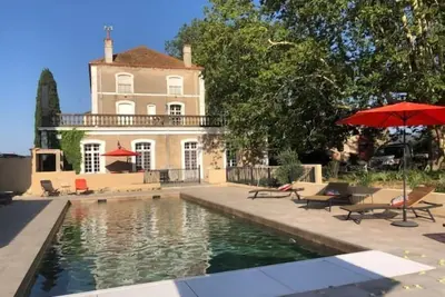 Image de Maison de Maître Rénovée Idéale Pour des Vacances en Famille ou Entre Amis!