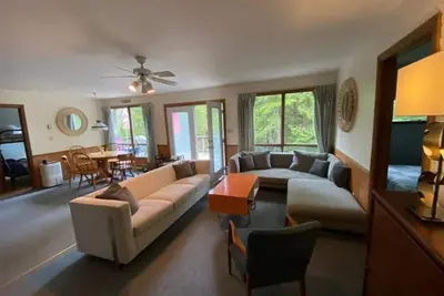 Image de Vintage Northern Bruce Cottage, steps from beach